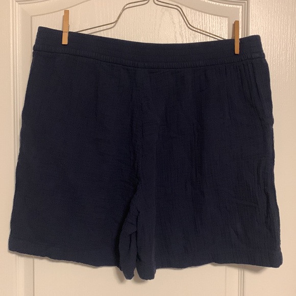 Navy blue shorts - Picture 2 of 3